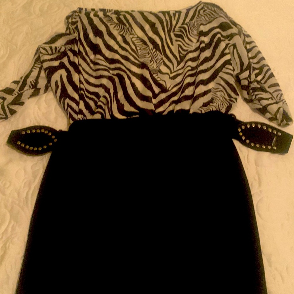 Dress. Size small. Never used.open arm & open in the back .Petite size.
